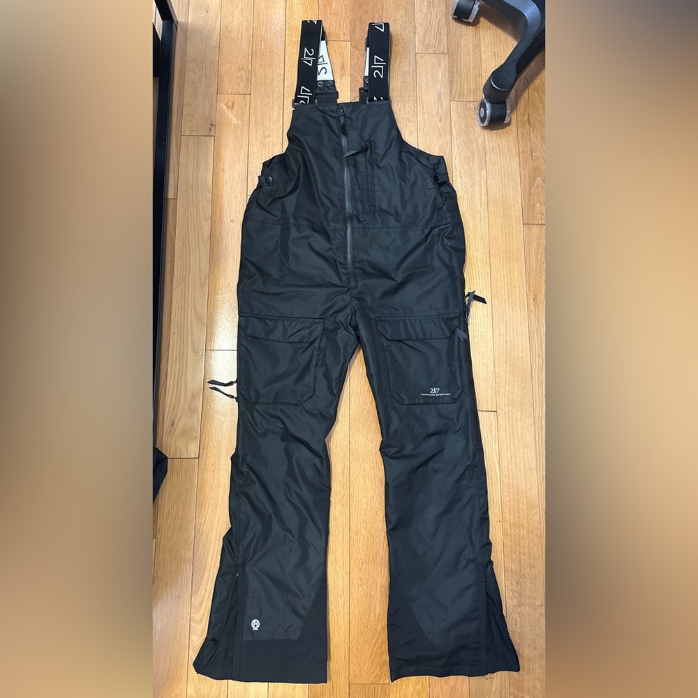 Twentyone Seventeen 2117 women Bib snow pants, size M